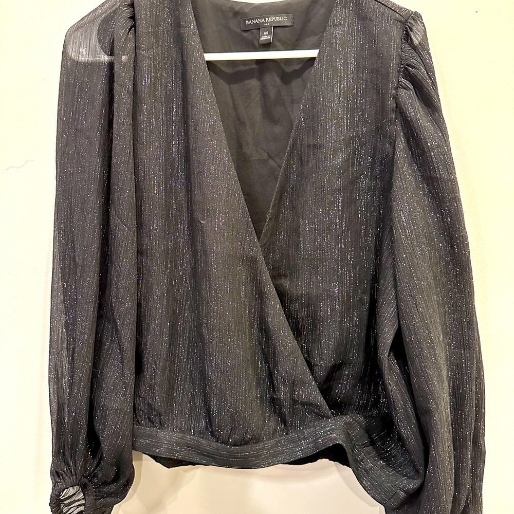 Banana republic. Size M. Black and metallic. Cross front top.